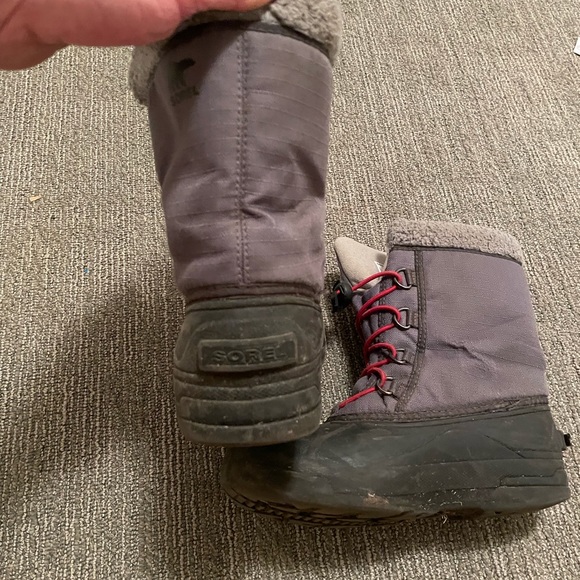 Boys Sorel winter boots. Size 4. - Picture 3 of 4